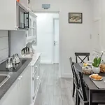 Πανσιόν Rhome 4*